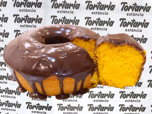 Bolo de Cenoura com Cobertura de Chocolate