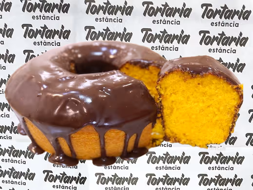 Bolo de Cenoura com Cobertura de Chocolate